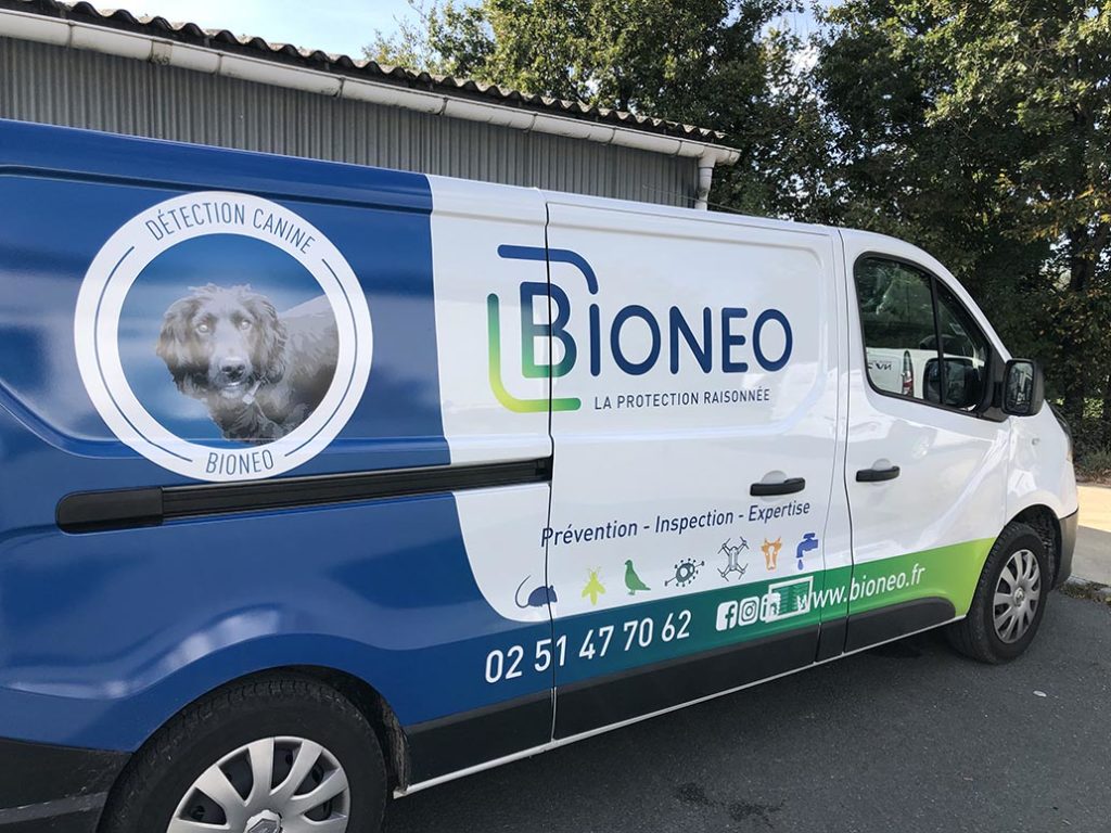 Détection canine de punaises de lit autour de Nantes, Angers, Laval, Le Mans, La Roche-sur-Yon Camion BIONEO - Détection canine de punaises de lit en région Pays de la Loire